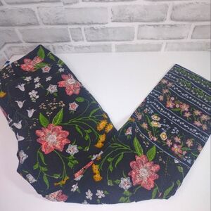 Sz. 10 Floral Patterned Black Jeggings